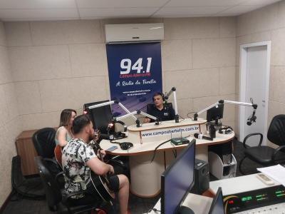 Campo Abeto FM estÃ¡ com programaÃ§Ã£o especial dos 33 anos